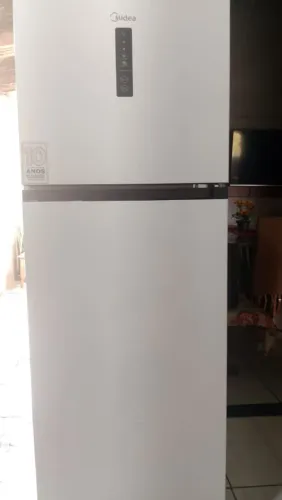 Vendo geladeira, marca Midea. 6 messes de uso 
