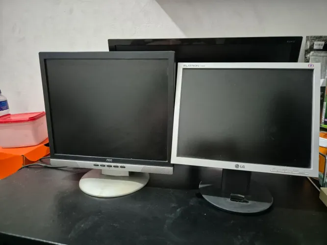 Monitores LG e AOC