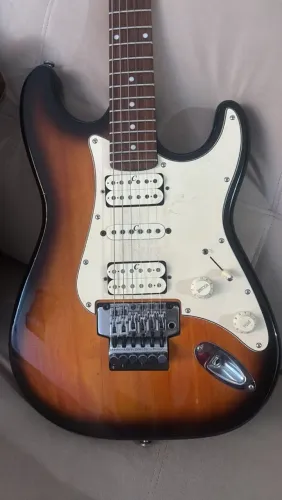 Guitarra Condor CG 250 strato com Floyd
