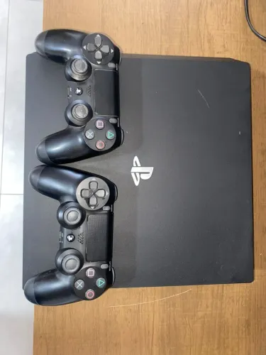 PlayStation 4 pro 1TB + 2 controle e jogos 