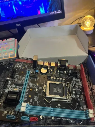 Vendo placa-mãe KS-B75 totalmente nova, nunca usada, acompanhando caixa, manual e driver.