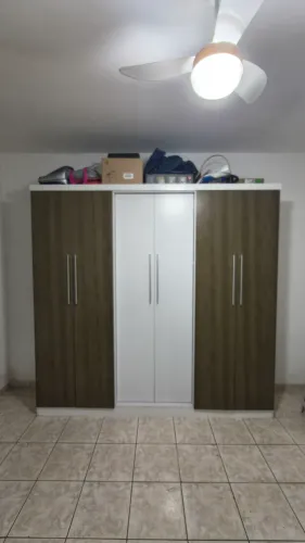 Vendo Guarda-Roupa Casal - 6 Portas