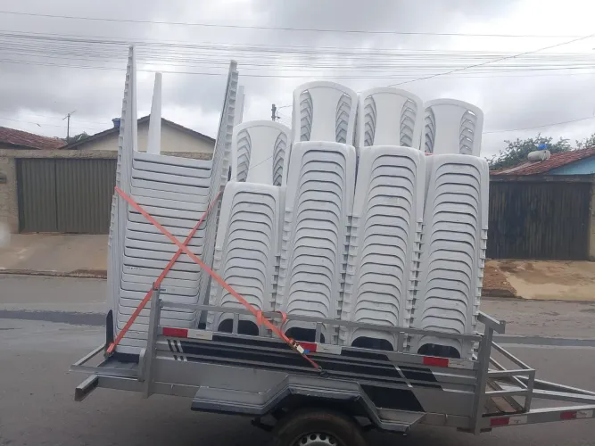 Vendo carretinha semi nova só tranferir 