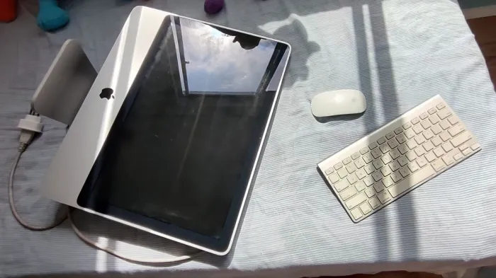 Vende-se iMac ! ( LEIA O ANÚNCIO)