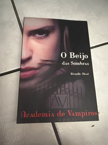 Academia de Vampiros - O beijo das Sombras
