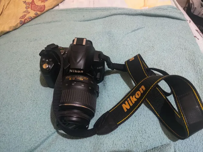 Vendo essa máquina fotográfica nikon d3000