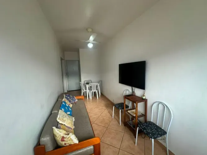 Imóvel para venda possui 50 metros quadrados com 1 quarto em Real - Praia Grande - SP
