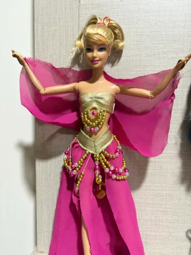 Boneca Barbie articulada 