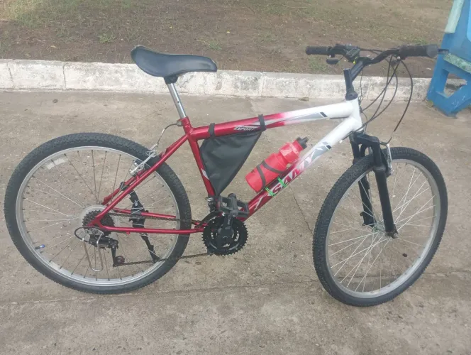 Vendo bicleta nova aro 26 com documentos Léia toda informação localização 