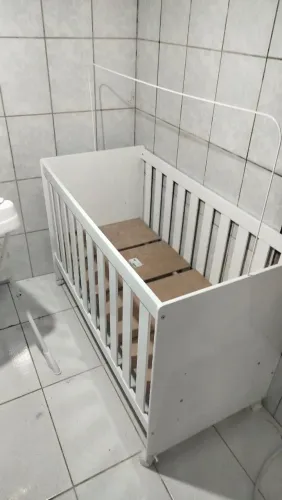Berço e banheira pra criança