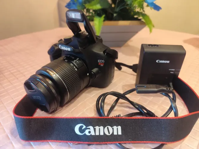 Camera Canon T5 lente 18-55mm