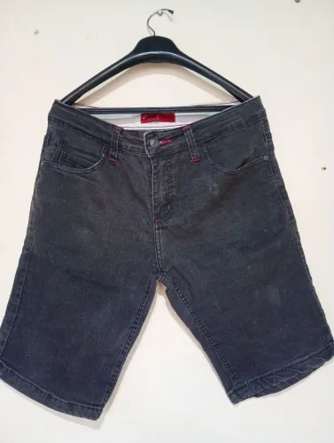 Bermuda jeans preta masculina usada