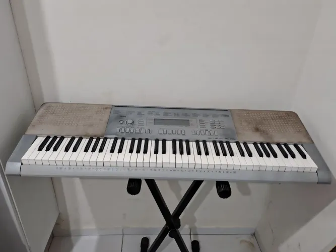 Vendo Teclado Casio wk 225 sem a fonte com 3 teclas com defeito 300,00