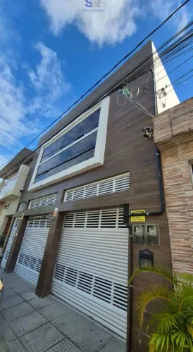 Excelente casa com 300m² de área construída na Imbiribeira com 5 quartos sendo 2 suítes. L