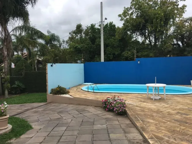 Casa com quiosque e piscina no Bairro Jardim Mauá, Novo Hamburgo REF: 3414