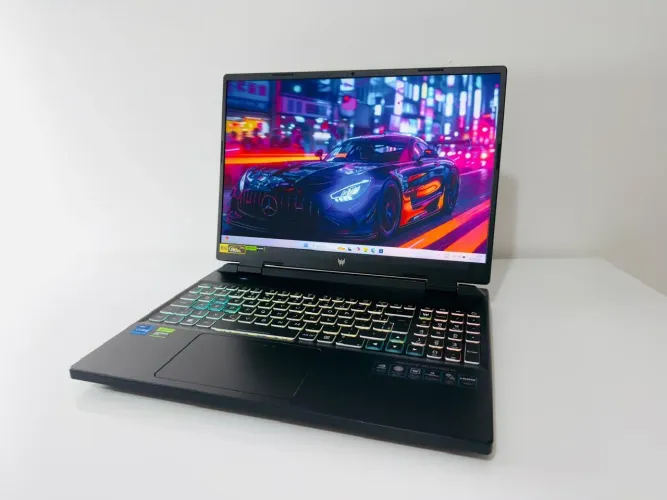 Notebook Acer Predator Ultra Core 7 15th-32GB DDR5-SSD 1TB- RTX 5070 8GB-TELA 16 240hz 