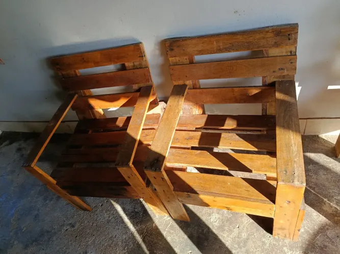 Poltrona feita de paletes 150$ cada
