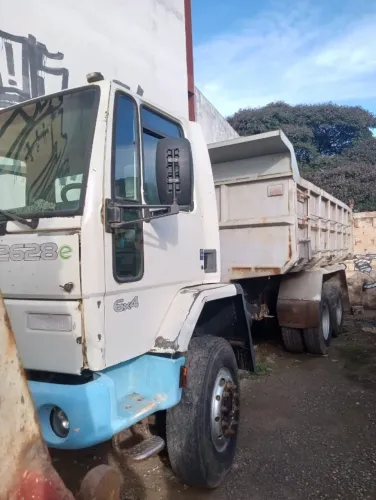 Ford Cargo 2628 2006 6x4 Caçamba 12 Metros Cúbicos