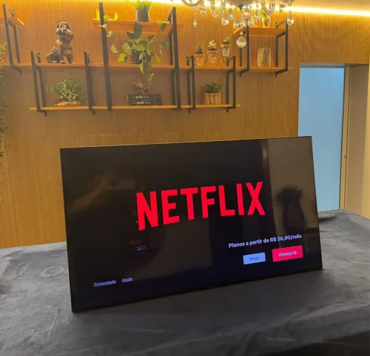 SMART TV SAMSUNG 55 4K - BLUETHOOTH - PEQUENOS DETALHES