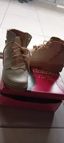 Bota Dakota bege só usada uma vez..n39