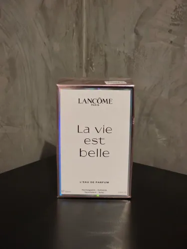 Perfume La Vie est belle