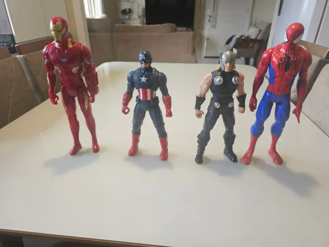 Conjunto 4 Bonecos Vingadores Marvel 30cm (Homem de Ferro, Capitão, Thor, Aranha)