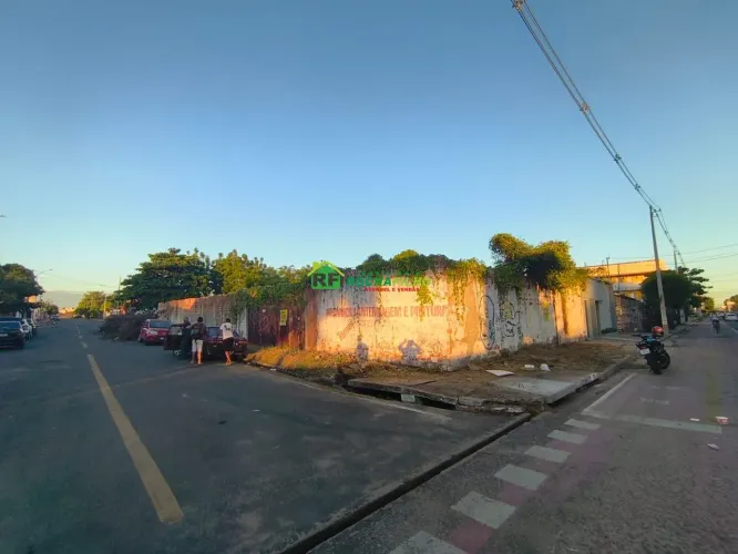 Terreno de esquina em excelente localização na Rui Barbosa, Acarape