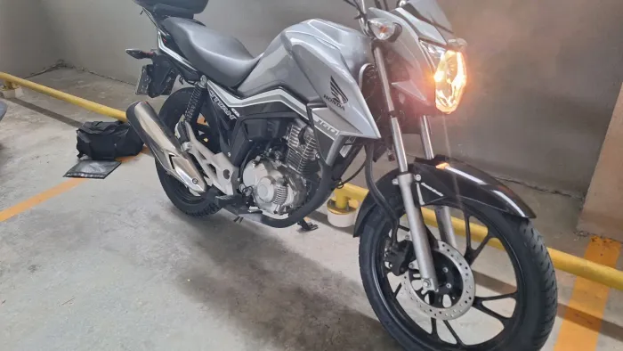 Vendo CG 160 Titan 7.500 km R$ 16.500