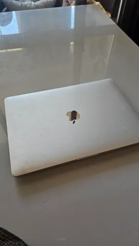 MacBook pro 13" 2020 com defeito