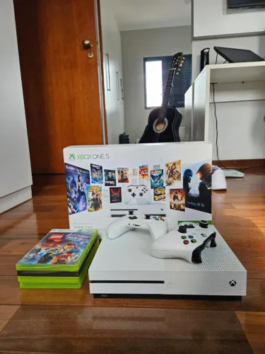 Xbox One 1Tb 2 controles várias mídias de jogos