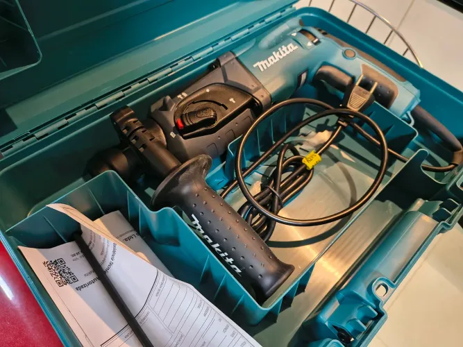 Makita HR2470, 127V