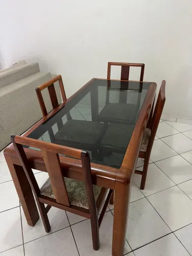 Mesa em madeira maciça