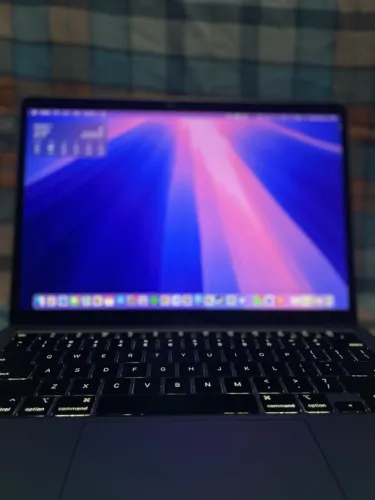 MacBook Air M1 2020 8GB - Leve, rápido e em ótimo estado