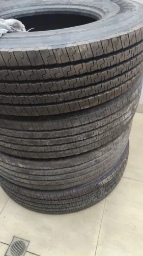 Pneus 275/80/22.50 novos