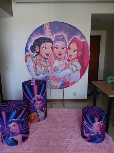 Trio mesas cilindro com capa Guerreiras do K-Pop