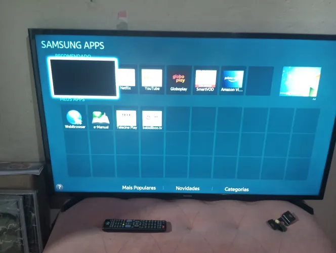 Tv 42 polegadas smart top com pezinho e controle