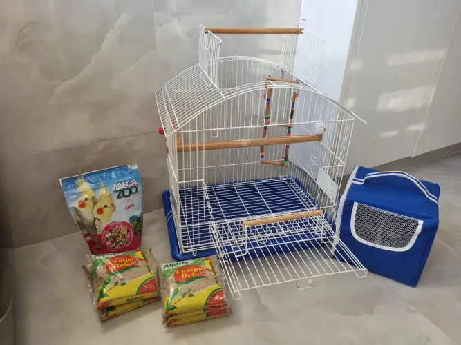 Gaiola e ração para calopsita