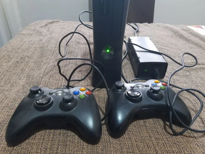Vendo vídeo game x box 360 ( com defeito)
