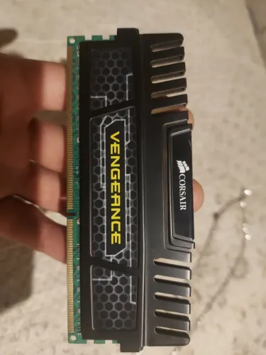 Memória RAM Corsair Vengeance 8GB DDR3 1600MHz (CMZ8GX3M1A1600C9)