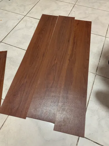 Lote de Piso Vinílico - Aproximadamente 200 Réguas - Cerca de 35 m²