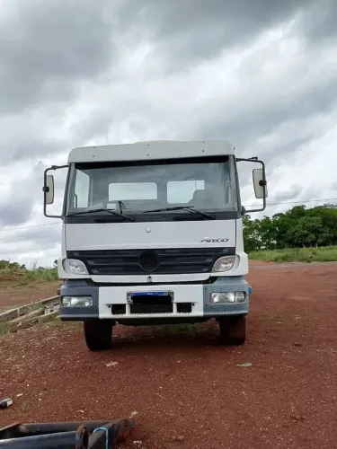 Vendo caminhão Mercedes Benz atego 1418 ano 2006 no jeito tranferir