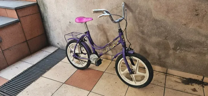 Bicicleta infantil roxa aro 16 Monark com garupa