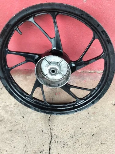 Vende-se um aro de moto liga leve 