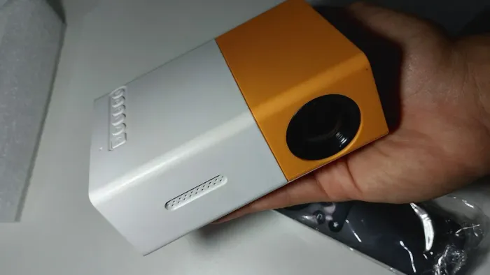 Projetor YG 300 1080p