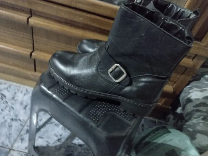 Bota couro legítimo tamanho 40