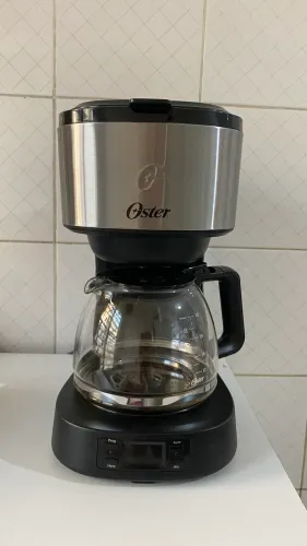 Cafeteira Elétrica Digital Oster Programável (Até 30 Xícaras) - Inox e Preta 110v