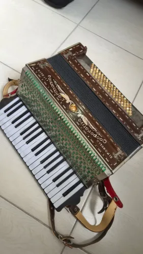 Acordeon Stradella 80baixos 4 de voz
