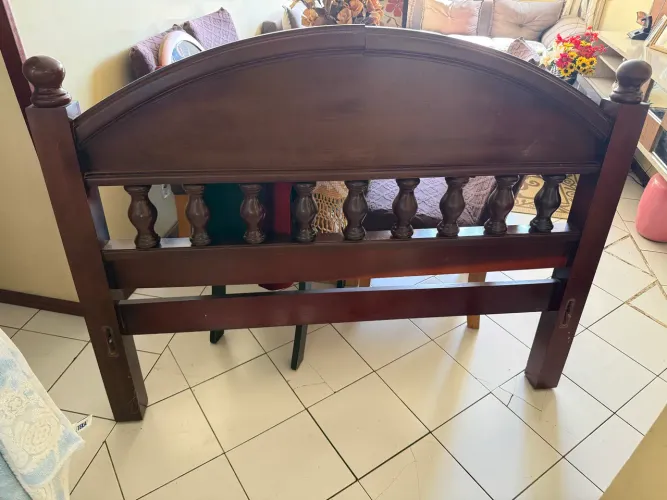 Cama de Casal de Madeira Antiga