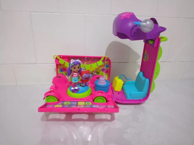 Playset Festa no Ônibus da Gabby's Dollhouse da Sunny