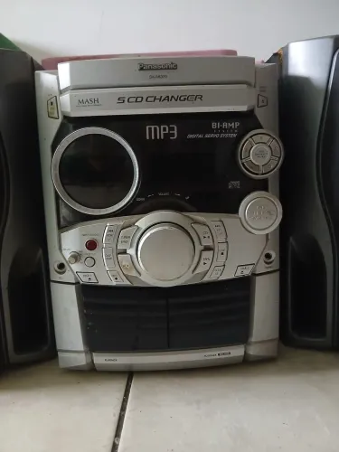 Aparelho de som PANASONIC + 2 caixas de som